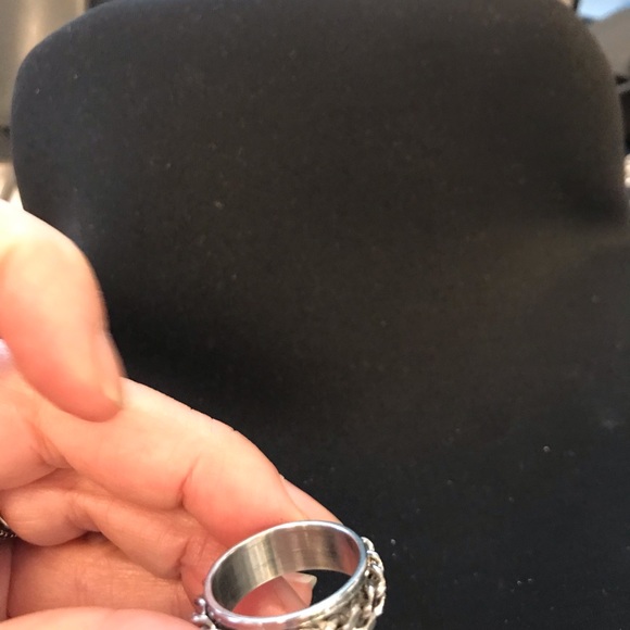 Silver metal ring - Picture 3 of 3